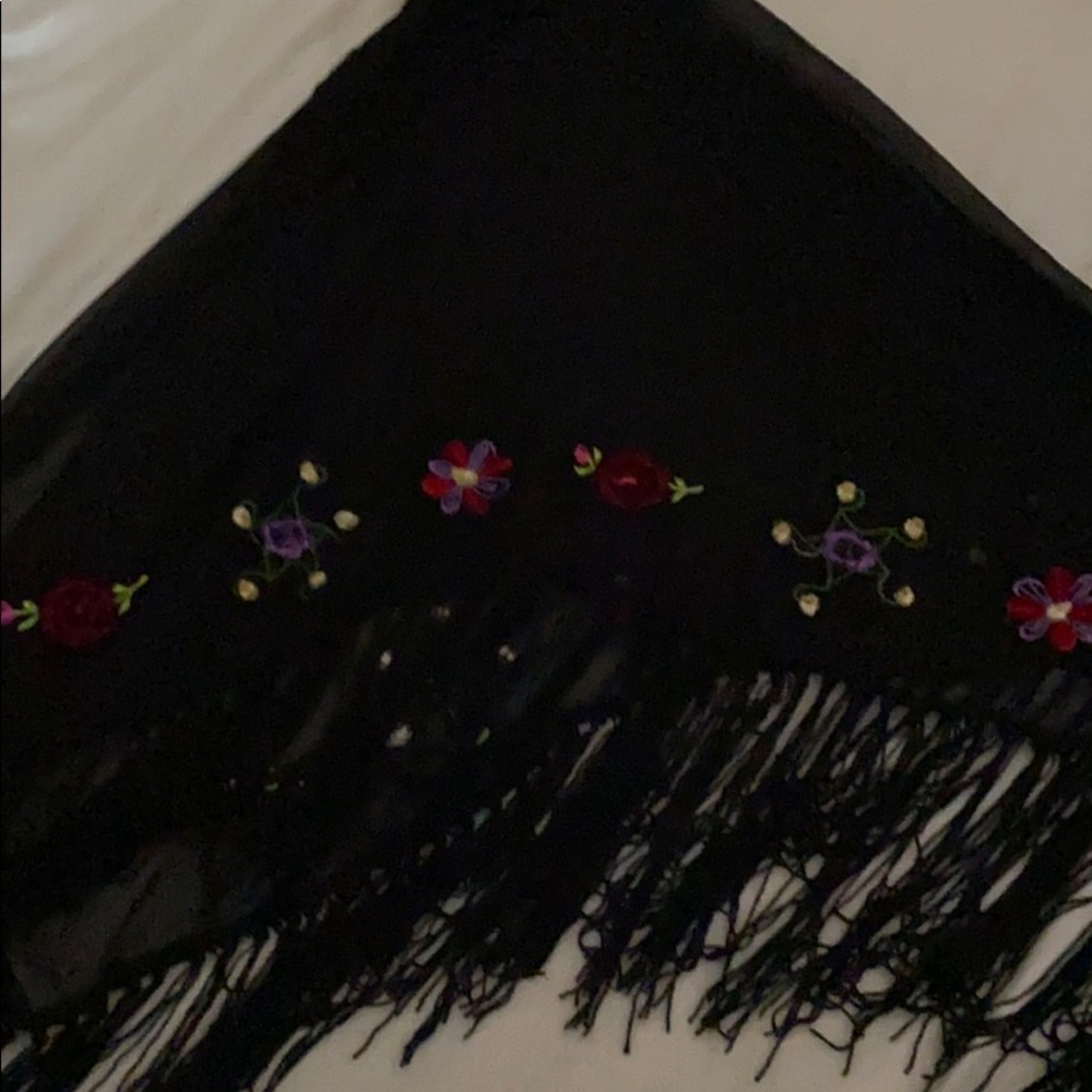 Shawl - Picture 2 of 2